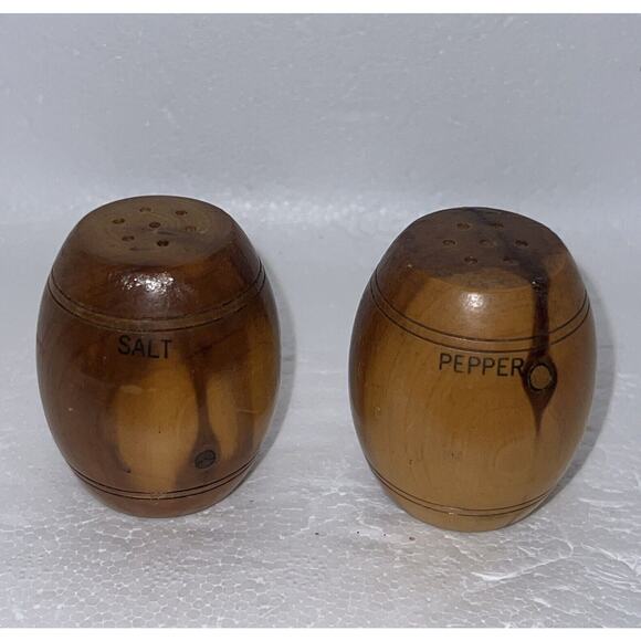 Vintage 2 Tone Wooden Barrel Salt And Pepper Shakers Collectible 2 1/8” - Picture 1 of 6
